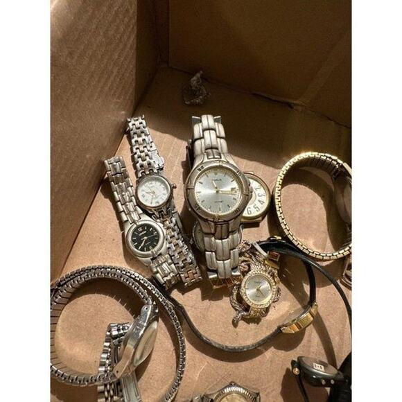 Lot box of watches - Picture 10 of 12